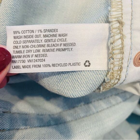Wild Fable High Rise Mom Jean Size 18 Distressed Light Denim Wash - Picture 9 of 9